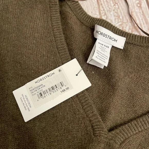 New with tags Nordstrom wool cashmere Olive green Poncho Sweater one size - Picture 2 of 4